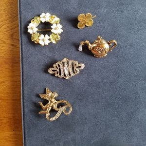 Lot of 5 brooches